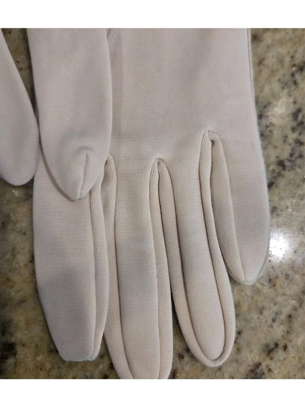 Vintage Womens One Size Fits All Beige Nylon Stretch Formal Short Gloves Knotch